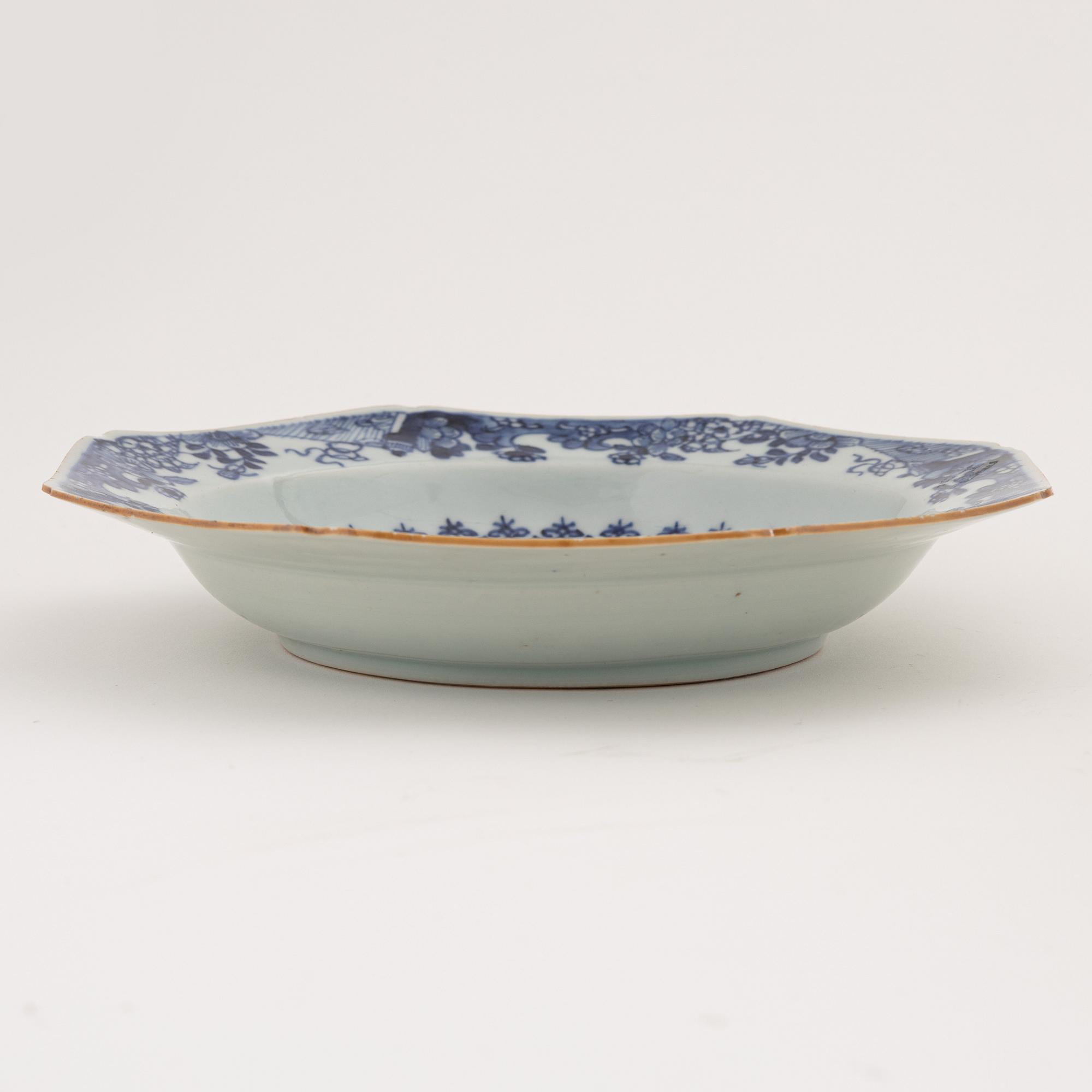 Sopptallrikar, fyra stycken, kompaniporslin, Kina, Qingdynastin, Qianlong (1736-95).