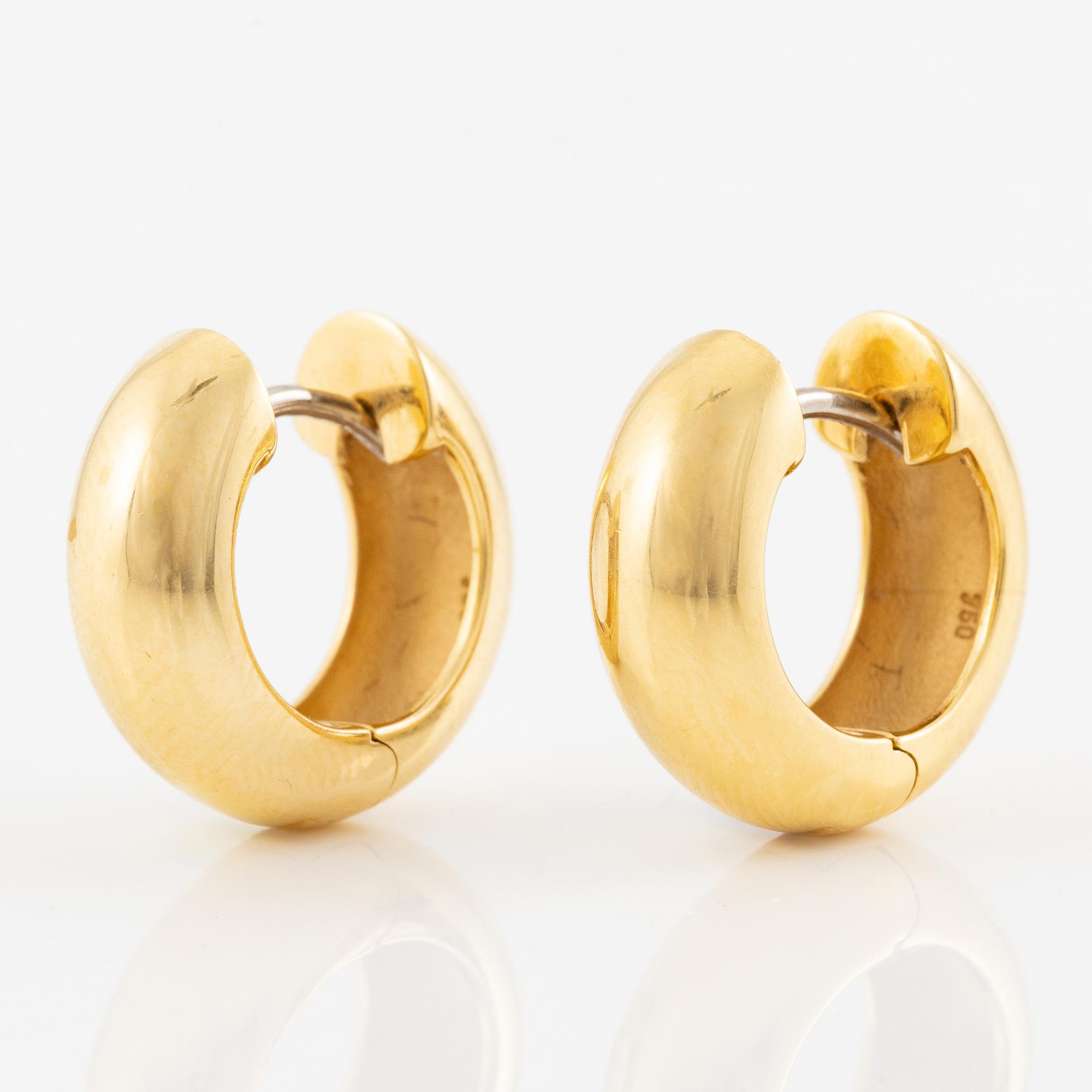 Örhängen, ett par, kreoler, 18K guld.