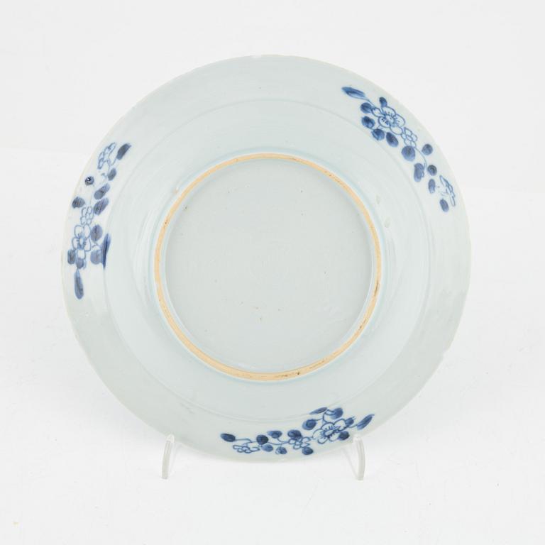 Servisdelar, porslin, 43 st, Kina, Qingdynastin, mestadels Qianlong (1735-95).