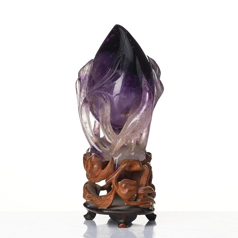 A purple amethyst peach stone sculpture, Qing dynasty.