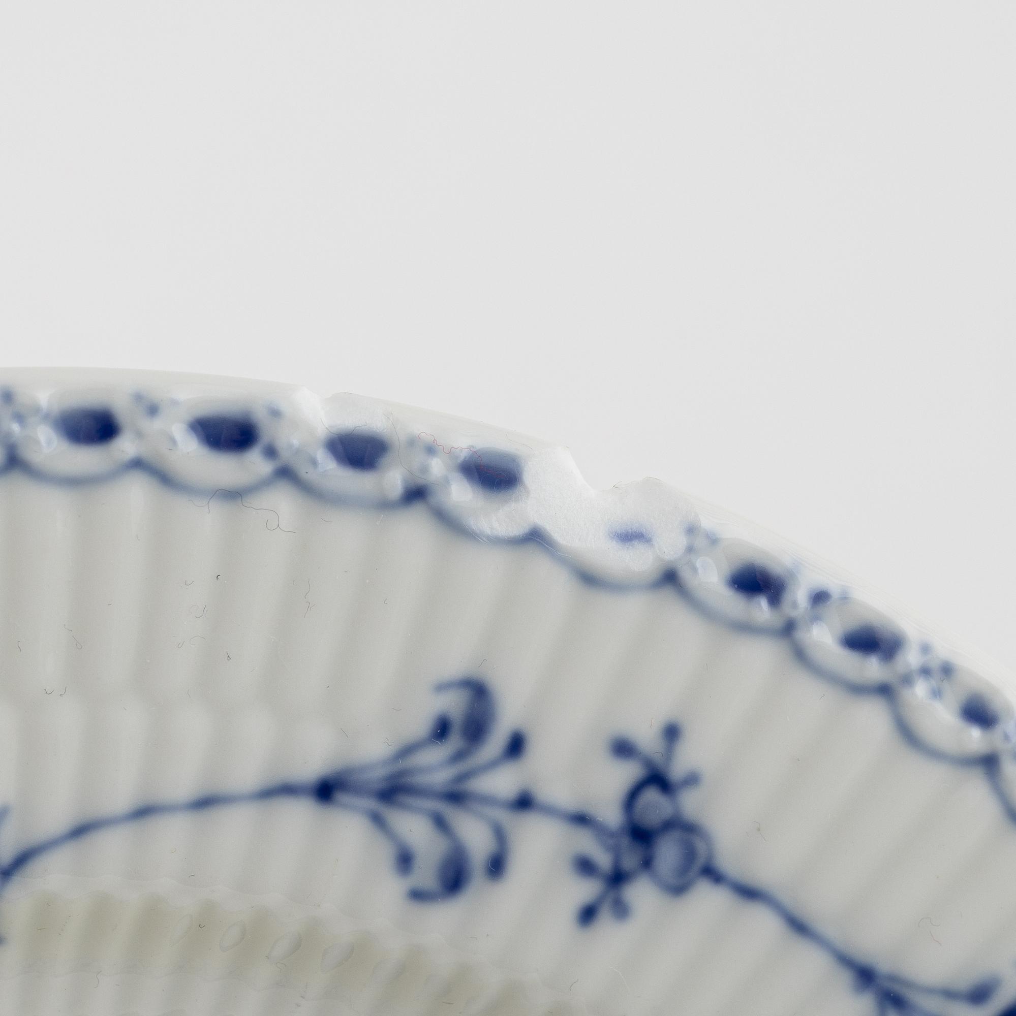 Matservis, 34 delar, porslin, "Musselmalet Halvblonde", Royal Copenhagen, Danmark.