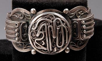 ARMBAND, silver, Ryssland, 1800-talets senare hälft.