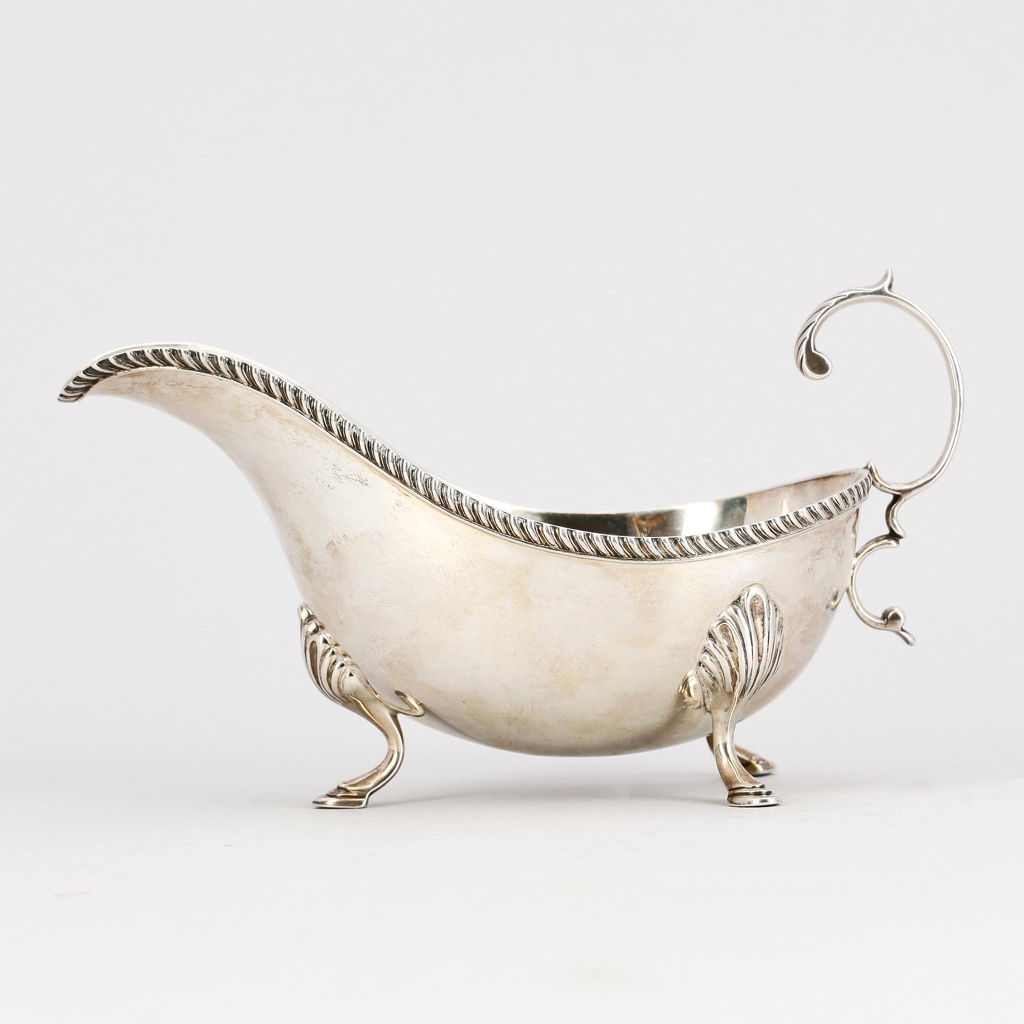 SÅSSNIPA, silver, otydliga mästarstämplar, London 1933. Vikt 221 g.