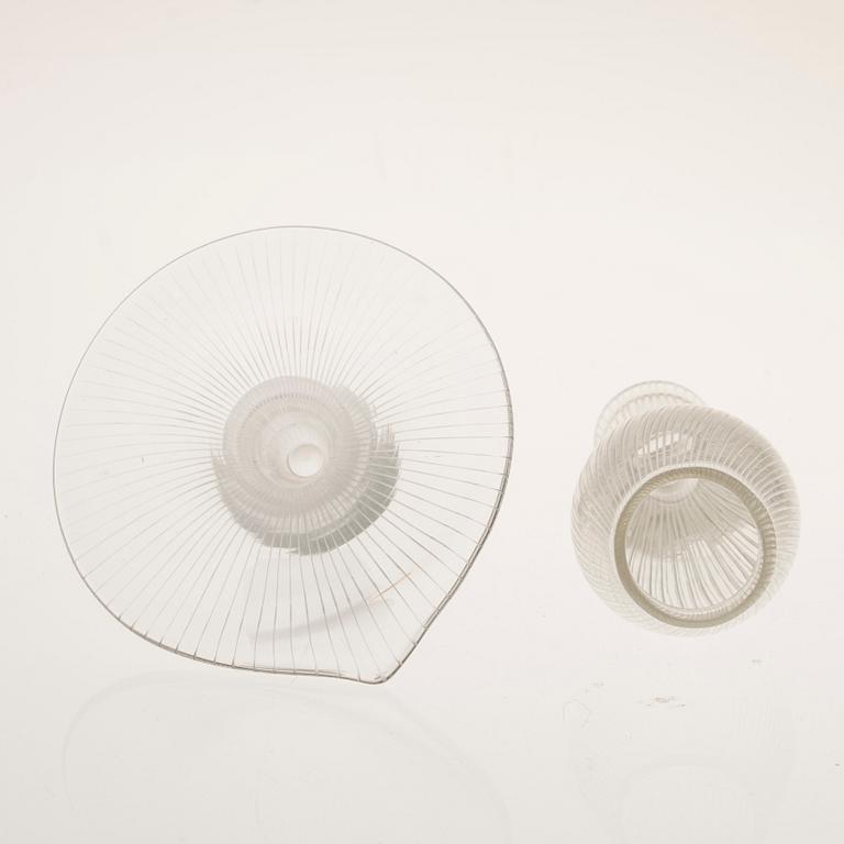 VAS, 2 st, glas, "Kantarell" och "Fölfot", signerad Tapio Wirkkala, Iittala. 1900-talets mitt.