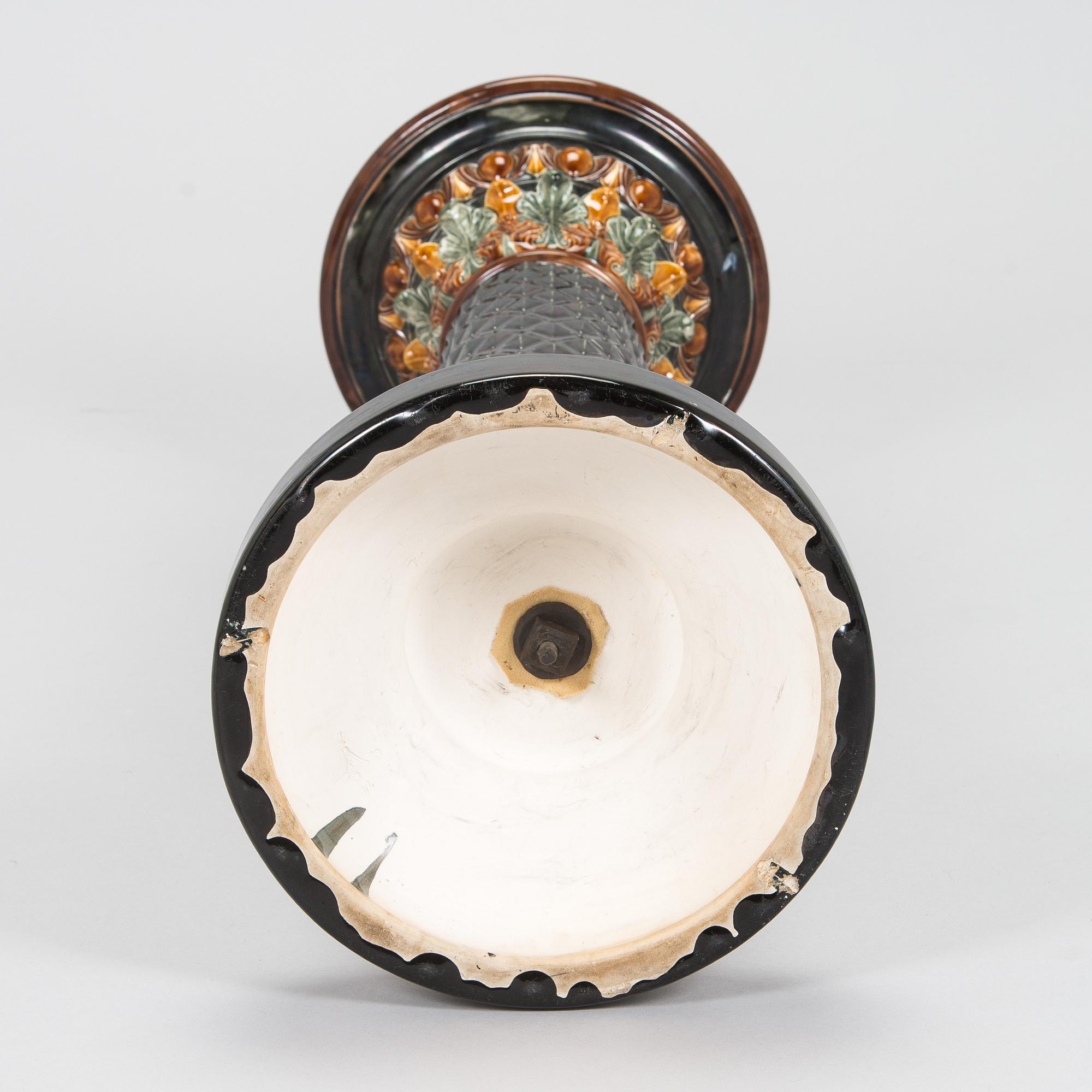 Arabia, a flower stand / pedestal, circa 1900.