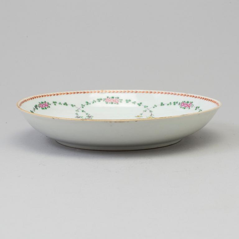 A famille rose dish, Qing dynasty, Qianlong (1736-95).