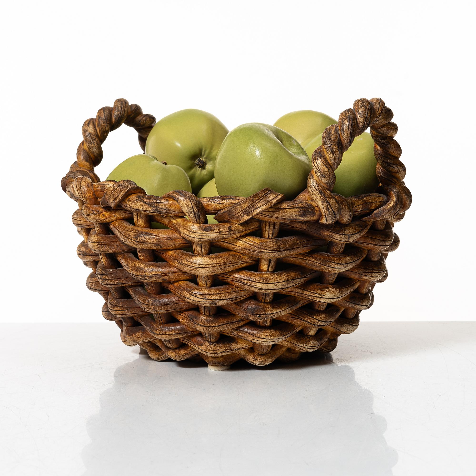 Ingrid Herrlin, korg med gröna äpplen, stengods.