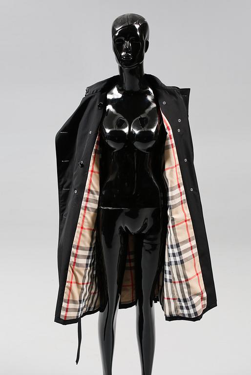 BURBERRY, trenchcoat.