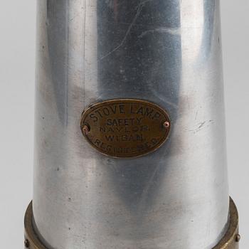 GRUVLYKTA/LAMPA. England 1900-talets mitt.