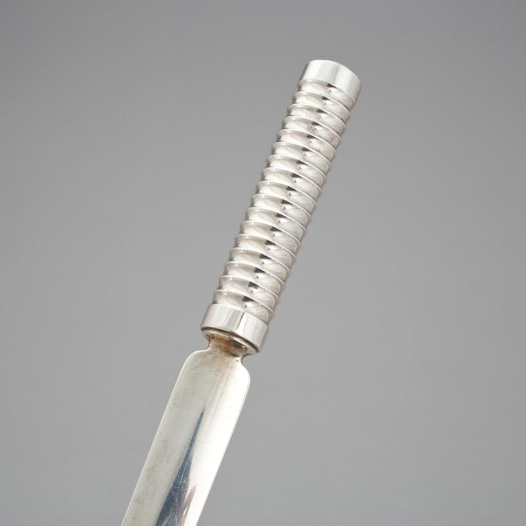 BREVKNIV, sterling silver, Sigvard Bernadotte for Georg Jensen, Köpenhamn efter 1945. Total vikt  180 gr.