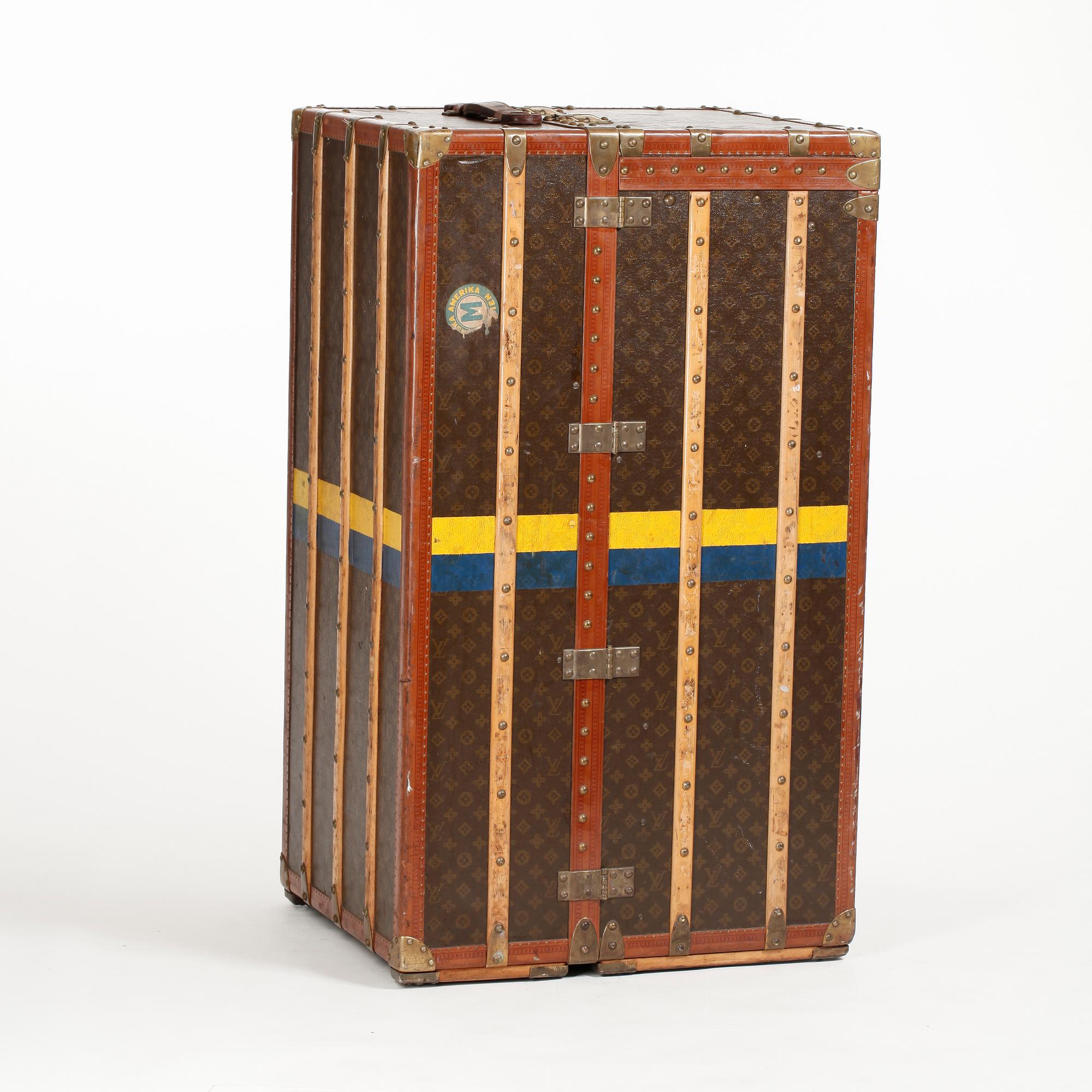 LOUIS VUITTON, a Monogram canvas trunk/garment bag, early 20th century.