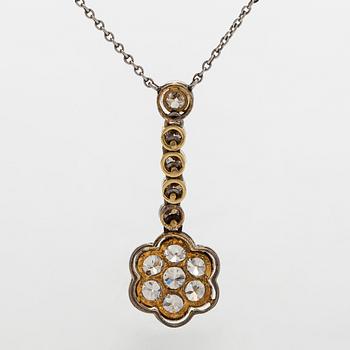 A platinum/17K gold necklace, set with old-cut diamonds, first half of the 20th century.
