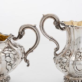 Sockerskål och mjölkkanna, sterlingsilver, London 1842.