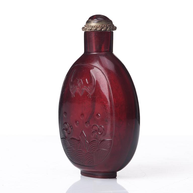 A red glass snuff bottle with stopper, Qing dynasty, 19th Century.