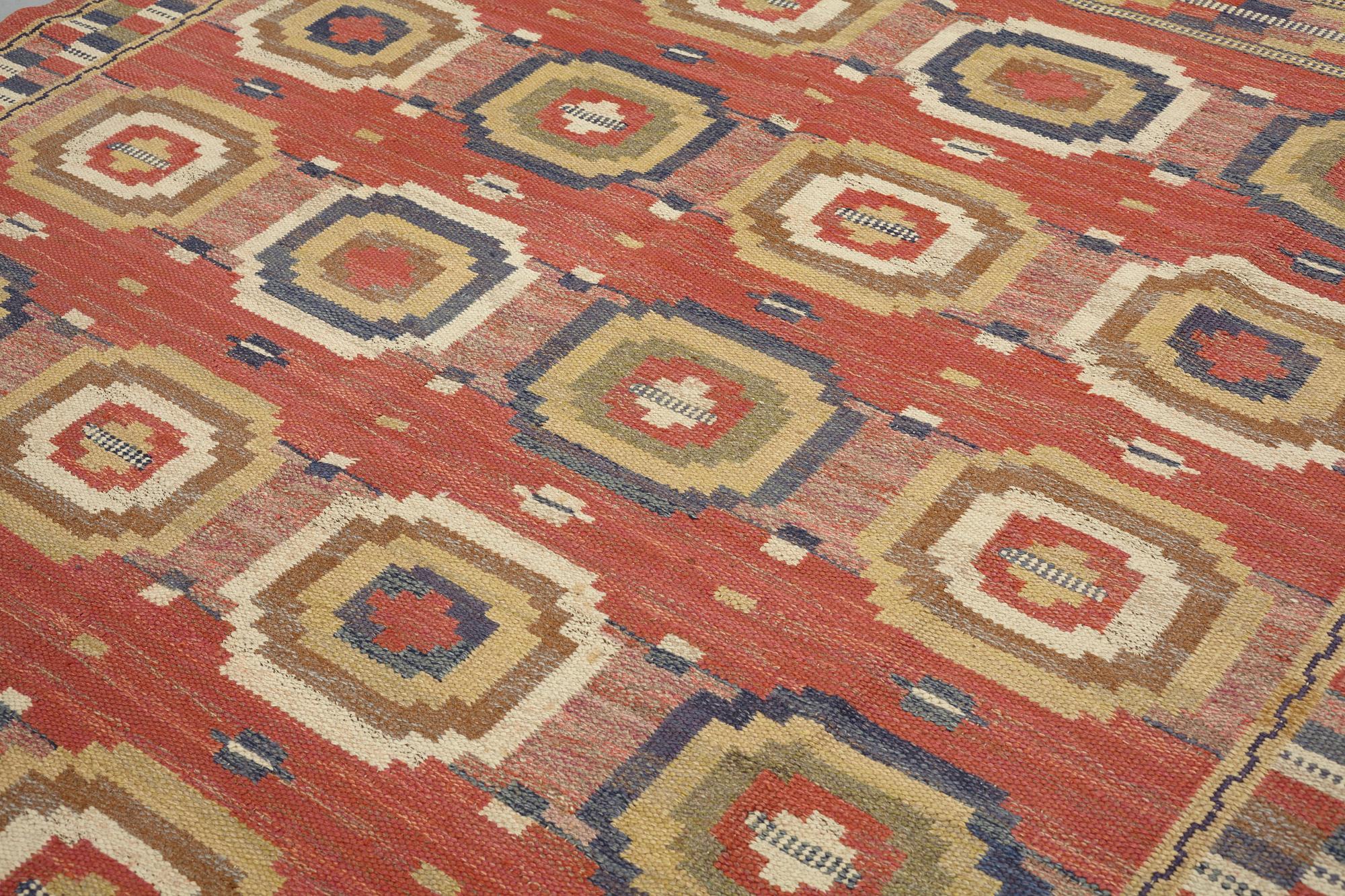 Märta Måås-Fjetterström, matta, "Röda åttan", rölakan, ca 295-297 x 205,5-209 cm, signerad MMF.