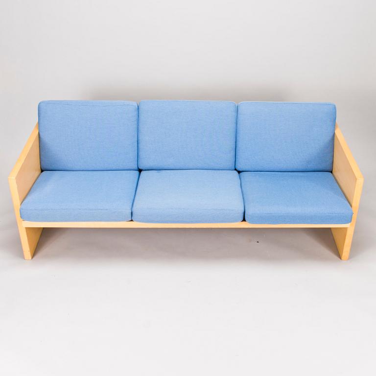 BEN AF SCHULTEN, a late 20th century '547A' sofa for Artek, Finland.