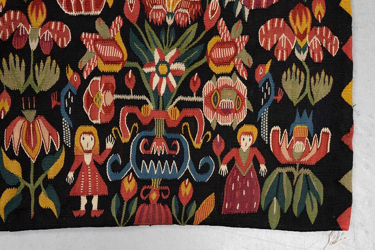 A carriage cushion, "Urnor och par", tapestry weave, ca 96 x 48,5 cm, Scania (Sweden), 19th century.