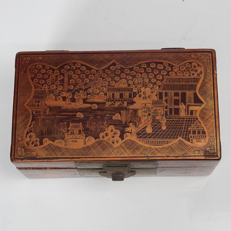 A Chinese box, early 1900.