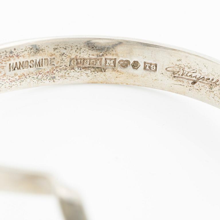 Armring och ring, silver och bergkristall och syntetisk vit sten.