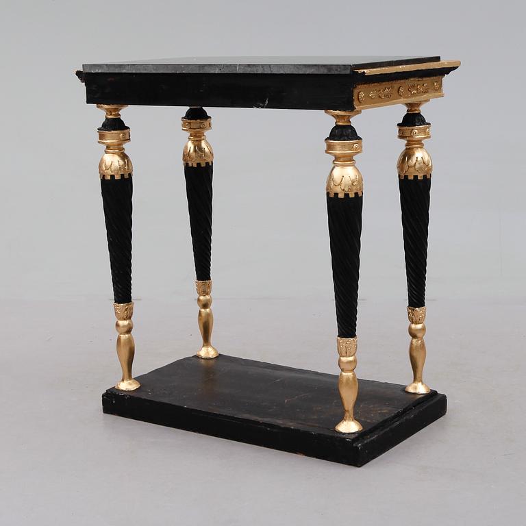 KONSOLBORD, sengustavianskt, omkring år 1800.