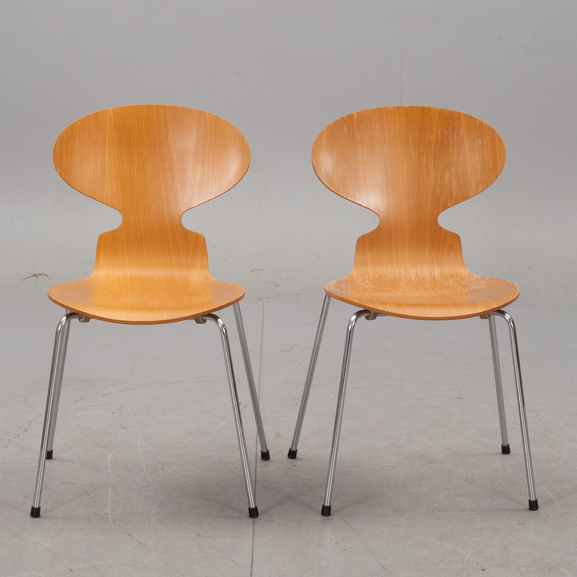 STOLAR, 2 st.  "Myran" Arne Jacobsen, Fritz Hansen, Danmark 1980-tal.