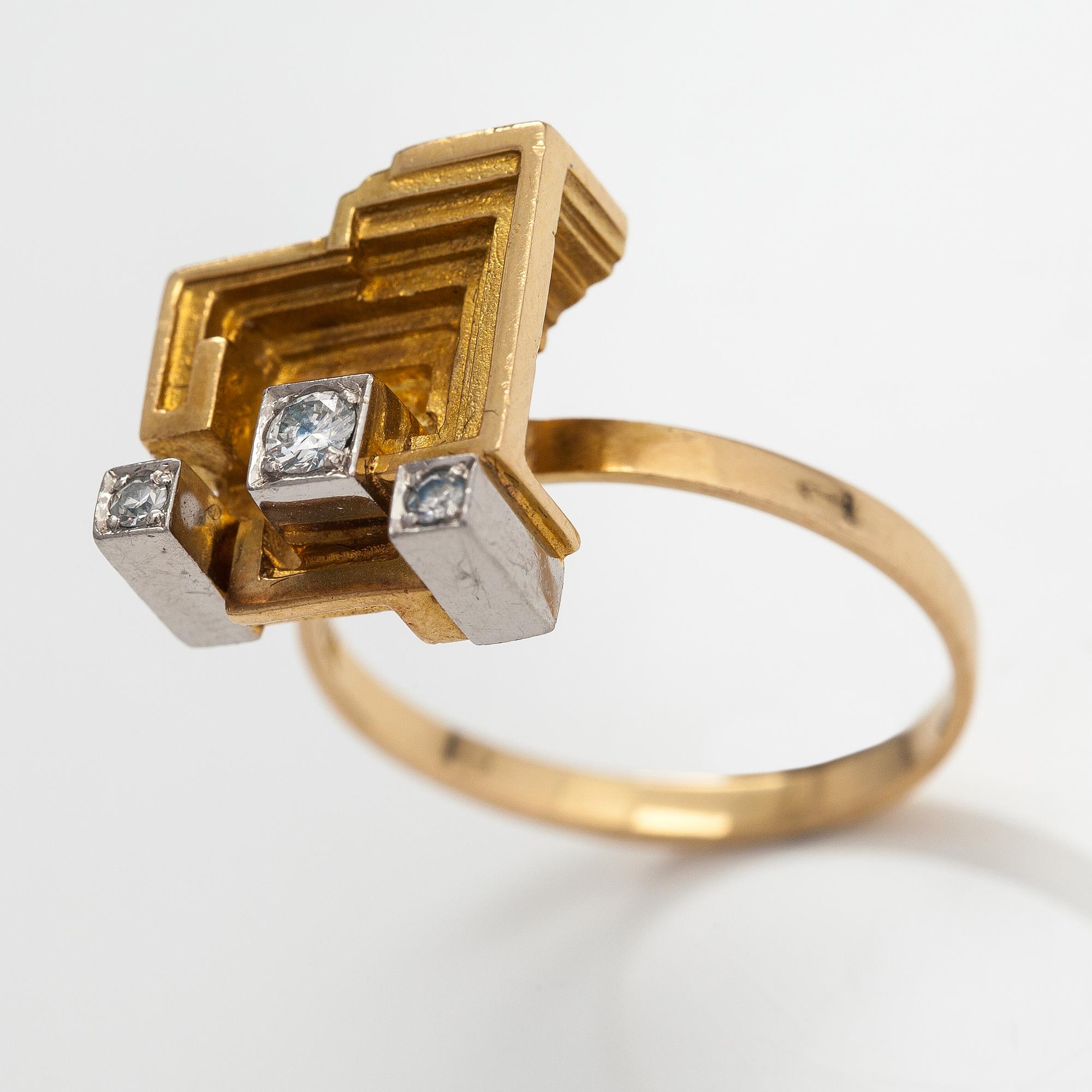 Björn Weckström, An 18K gold ring "Sun temple" with diamonds ca. 0.10 ct in total. Lapponia 1975.