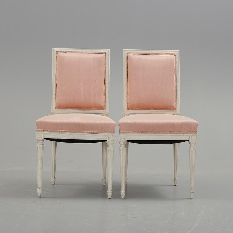STOLAR, ett par, gustaviansk stil, 1900-tal.