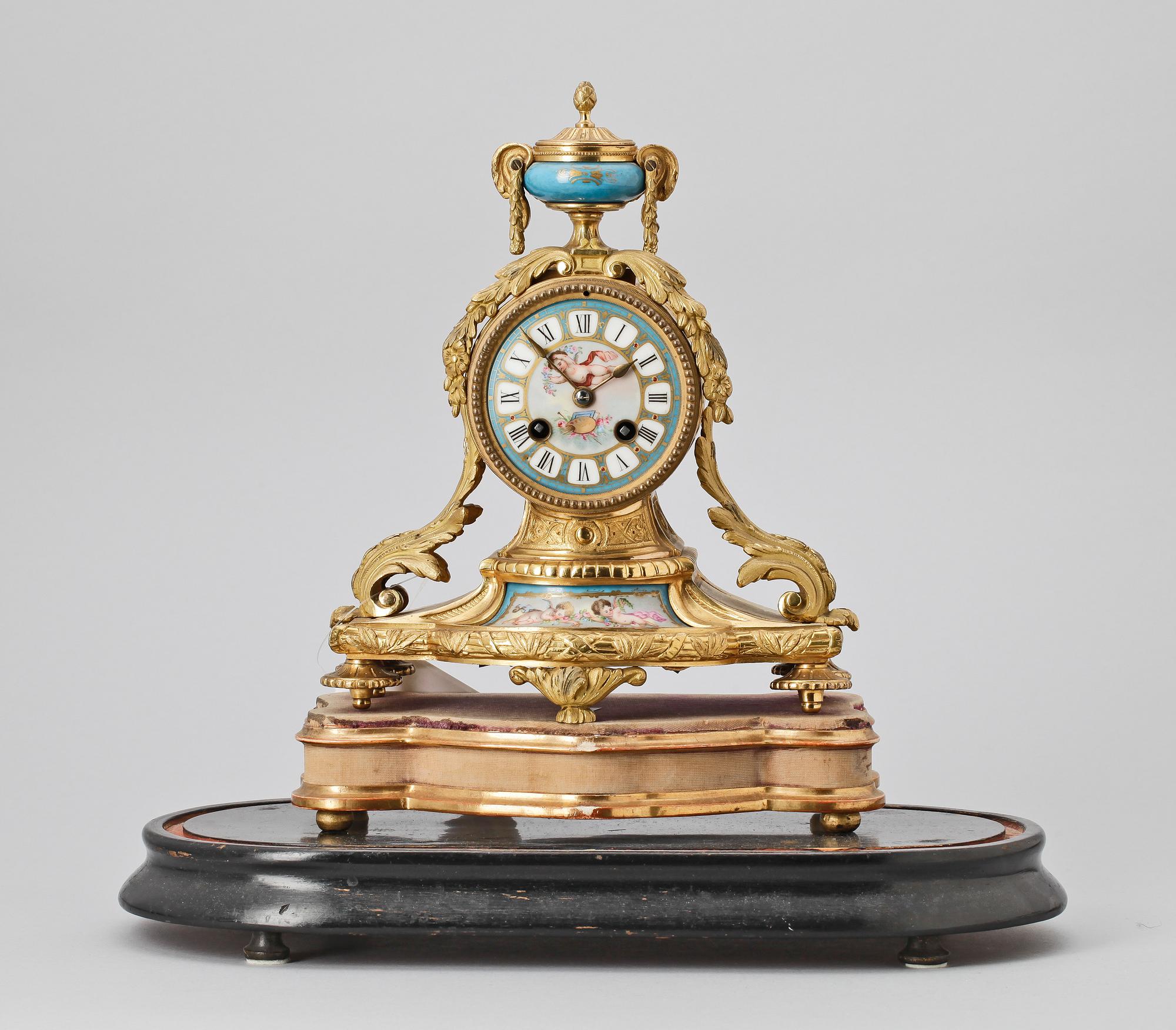 BORDSPENDYL, Ny Louis XVI, Paris, 1800-talets slut.