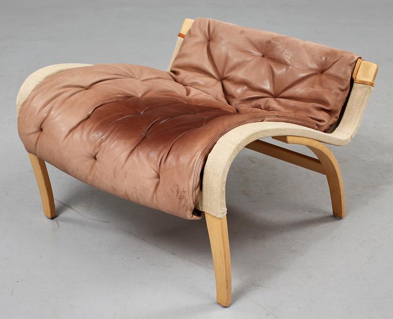 FÅTÖLJ med FOTPALL, "Pernilla", Bruno Mathsson för DUX, formgiven 1944.