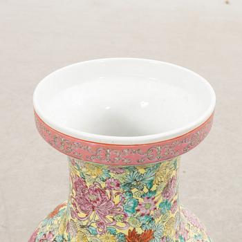 Golvvas Kina 1900-tal porslin.