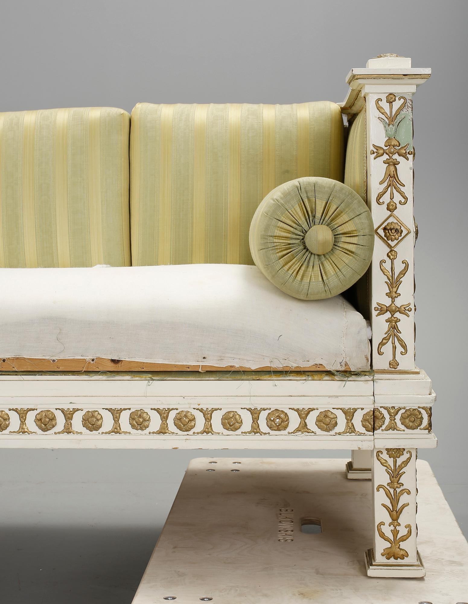 SOFFA, sengustaviansk, omkring år 1800.