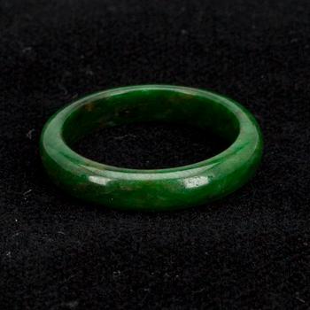 JADERING samt HALSBAND. Jade, Sertifikat.