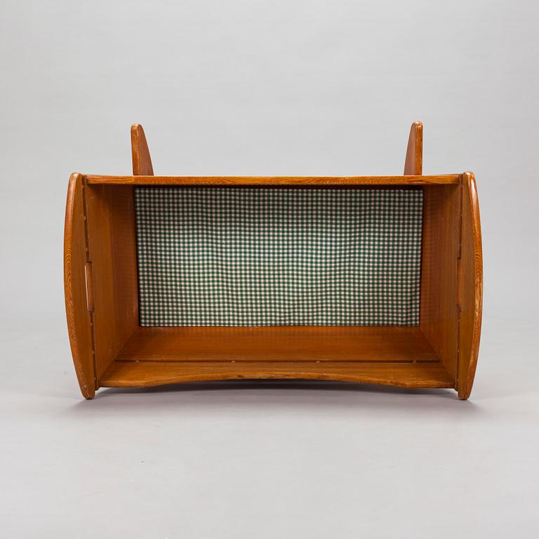 Ilmari Tapiovaara, An early 1960s cradle 'Apu' manufacturer Laukaan Puu, Finland for Apu magazine.