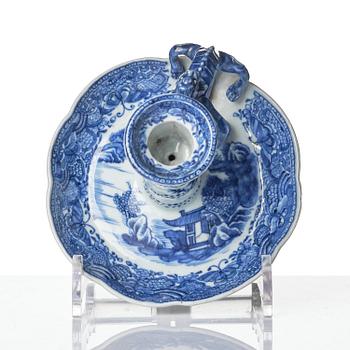 Ljusstake, porslin. Qingdynastin, Qianlong (1736-95).