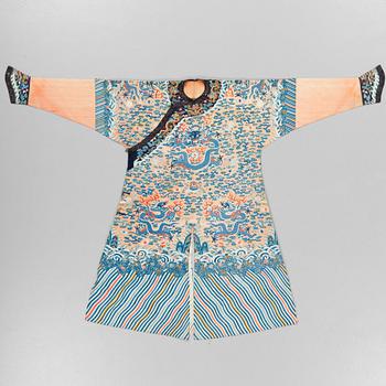 104. A ROBE, kesi weave (kossu). China late Qing dynasty. Height 141 cm.