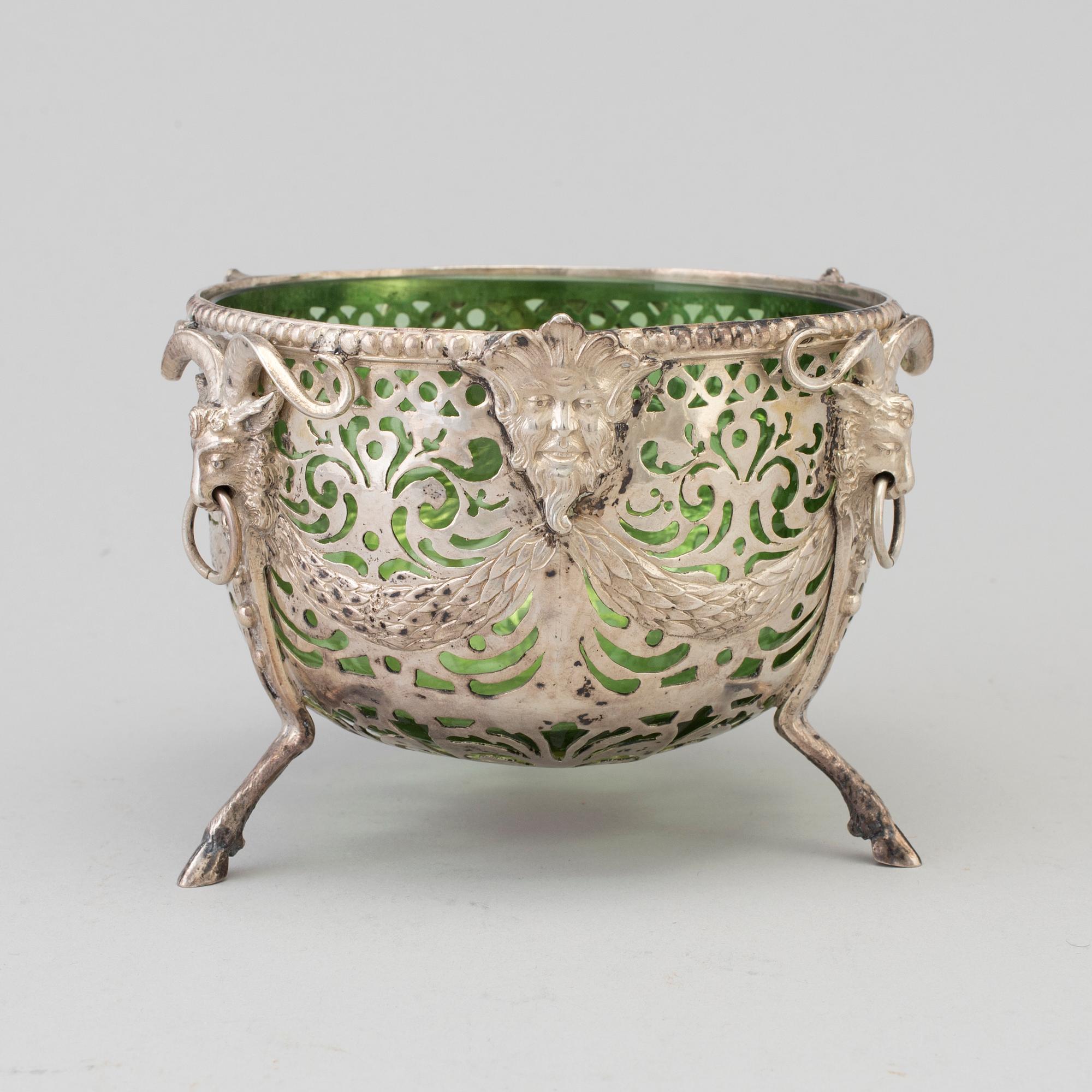A GERMAN SILVER SWEET MEAT BOWL, first half of the 20th century.