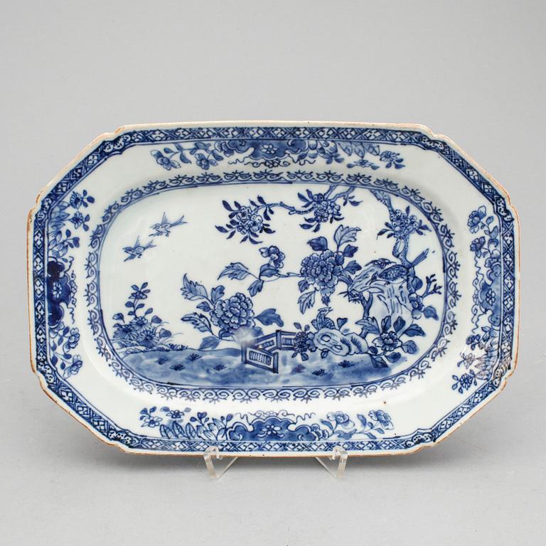 STEKFAT, porslin, Kina, Qianlong 1736-95.
