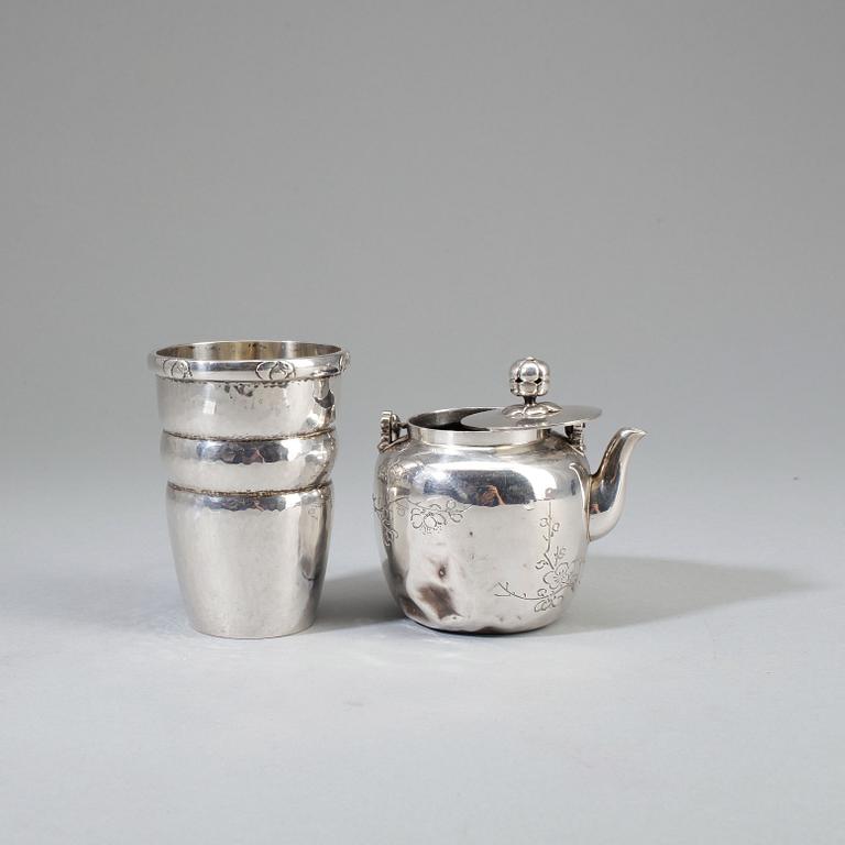 KANNA samt VAS, silver, orientaliskt samt jugend, bland annat Christian F Heise, Danmark, 1920. Vikt ca 200g.