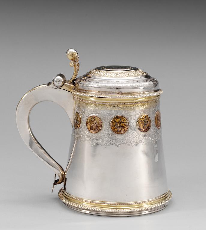 DRYCKESKANNA, av Petter Lund, Stockholm 1738. Fredrik I:s stil.