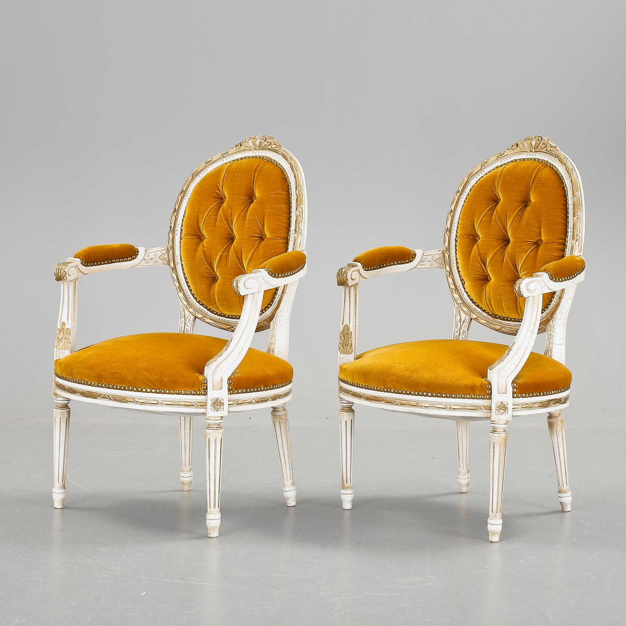 KARMSTOLAR, ett par, gustaviansk stil, 1900-talets början.