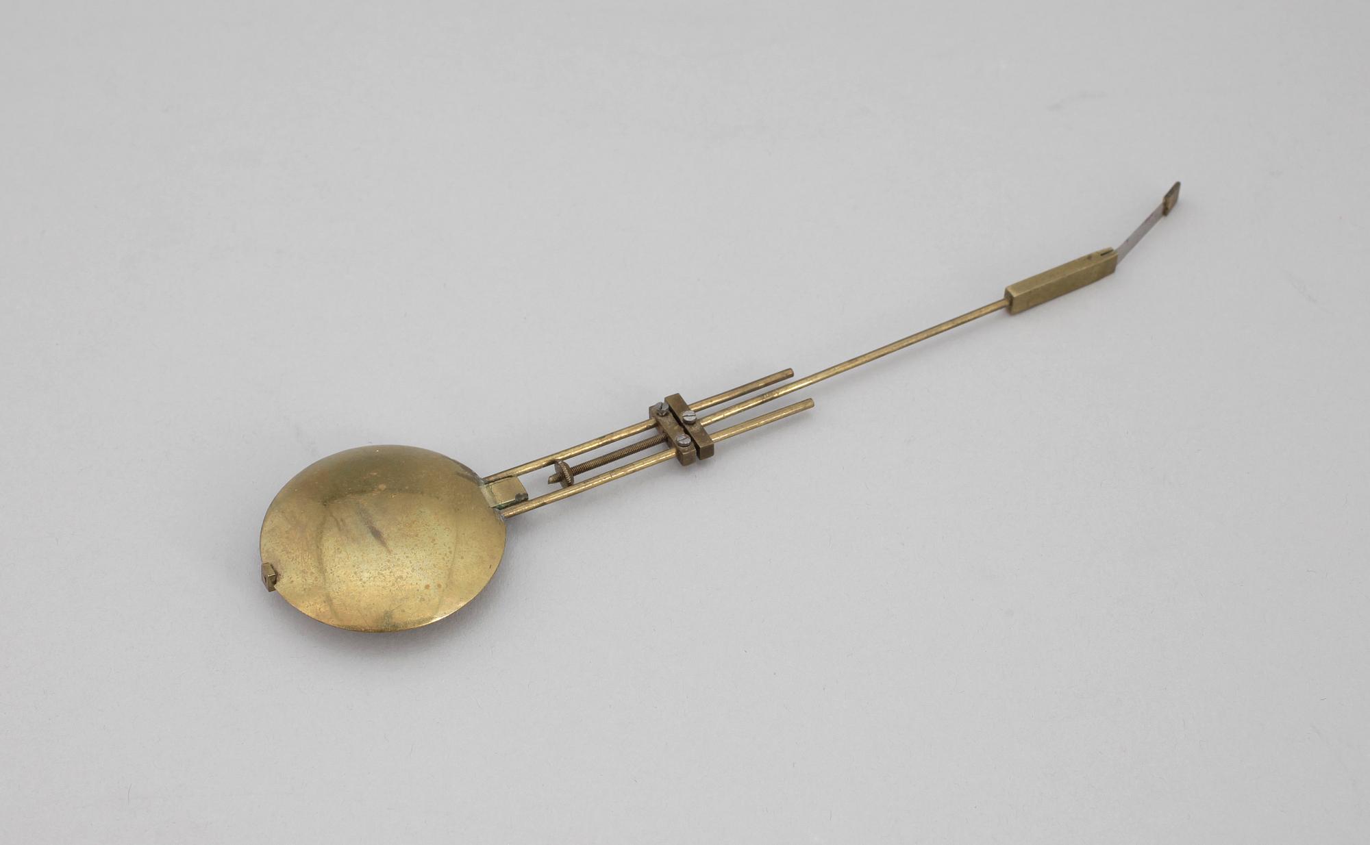 BORDSPENDYL, nyrenässans, H Reynders, Tyskland. 1800-tal.