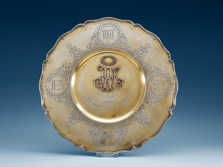 A RUSSIAN SILVER-GILT PLATE, Makers mark of Ivan P. Chlebninkow, Moscow 1883. Weight 1 121,5 g.