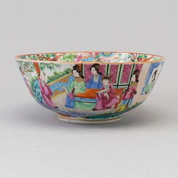 SKÅL, porslin. Kanton, Qingdynastin, 1800-tal.