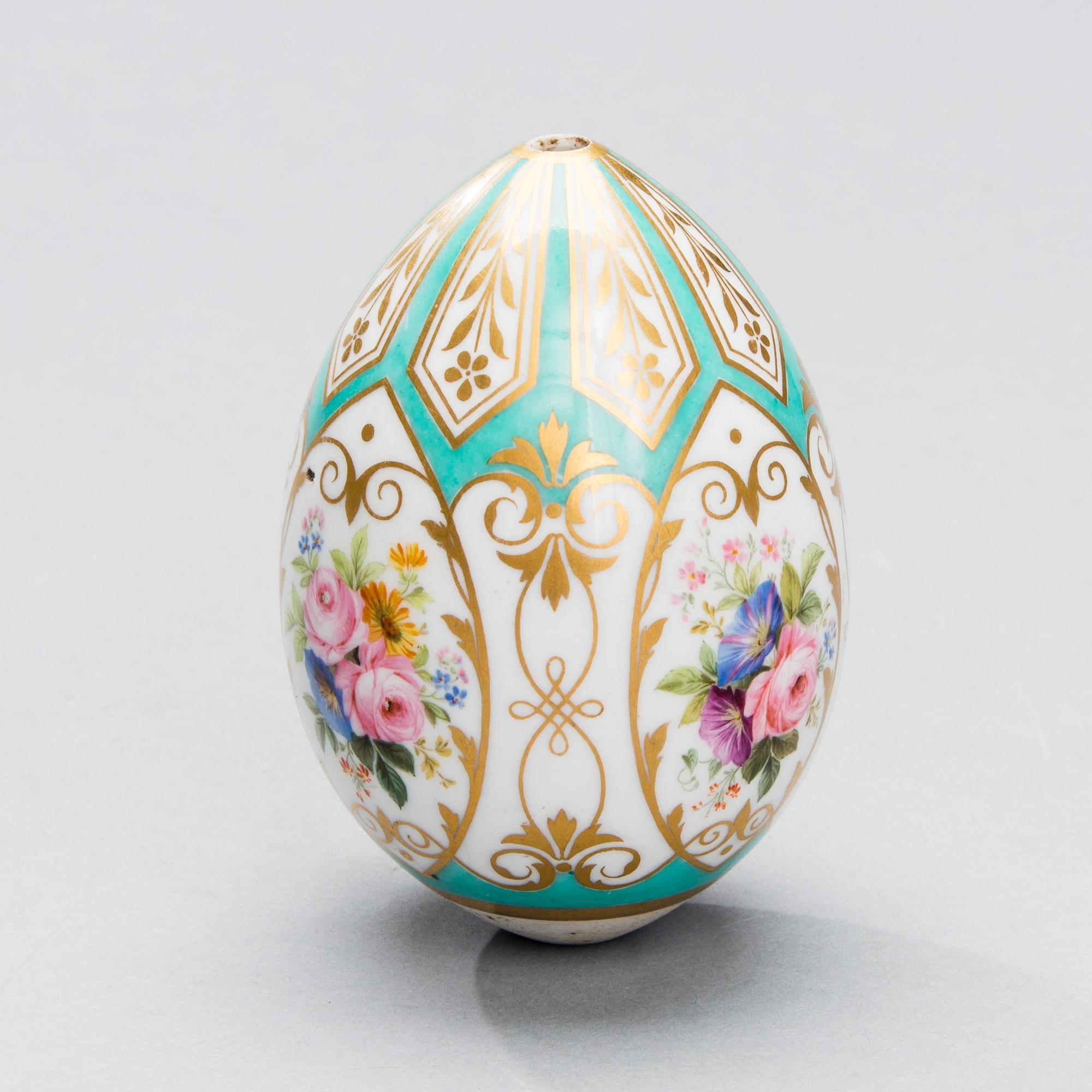 AN EASTER EGG, porcelain, Russia, late 19th century.