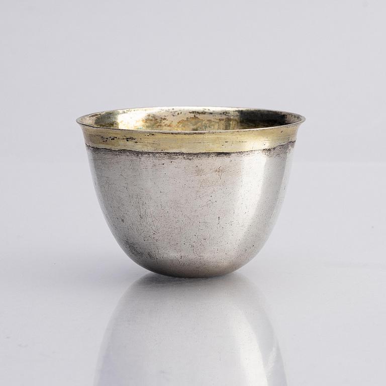 Hans Hansson Brun, tumlare, delvis förgyllt silver, Malmö 1695. Barock.