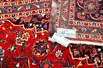 A Kashan carpet, c. 390 x 252 cm.