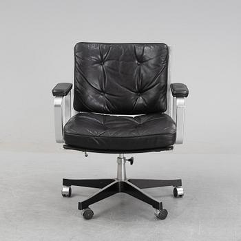 Karl Erik Ekselius, a black leather 'Mondo' desk swivel chair, JOC Möbel AB, Vetlanda, 1975.