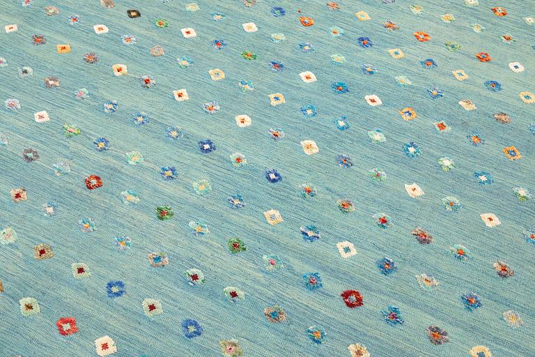 A Kilim carpet, approx. 347 x 269 cm.