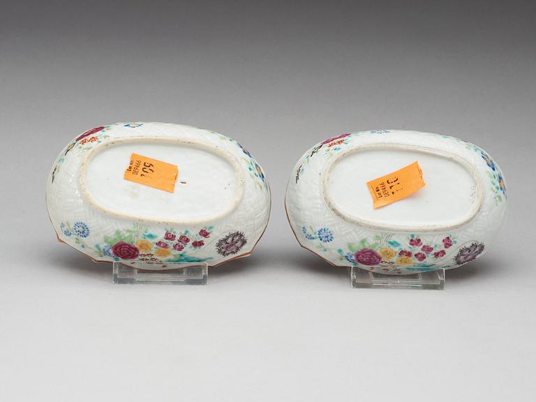 A pair of famille rose bowls, Qing dynastin, Qianlong (1736-95).