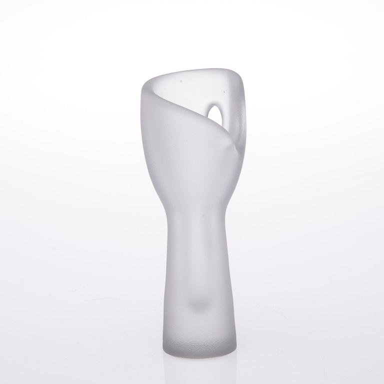 VAS, glas, "Hiidennyrkki" (Jättens näve), signerad Timo Sarpaneva Iittala.